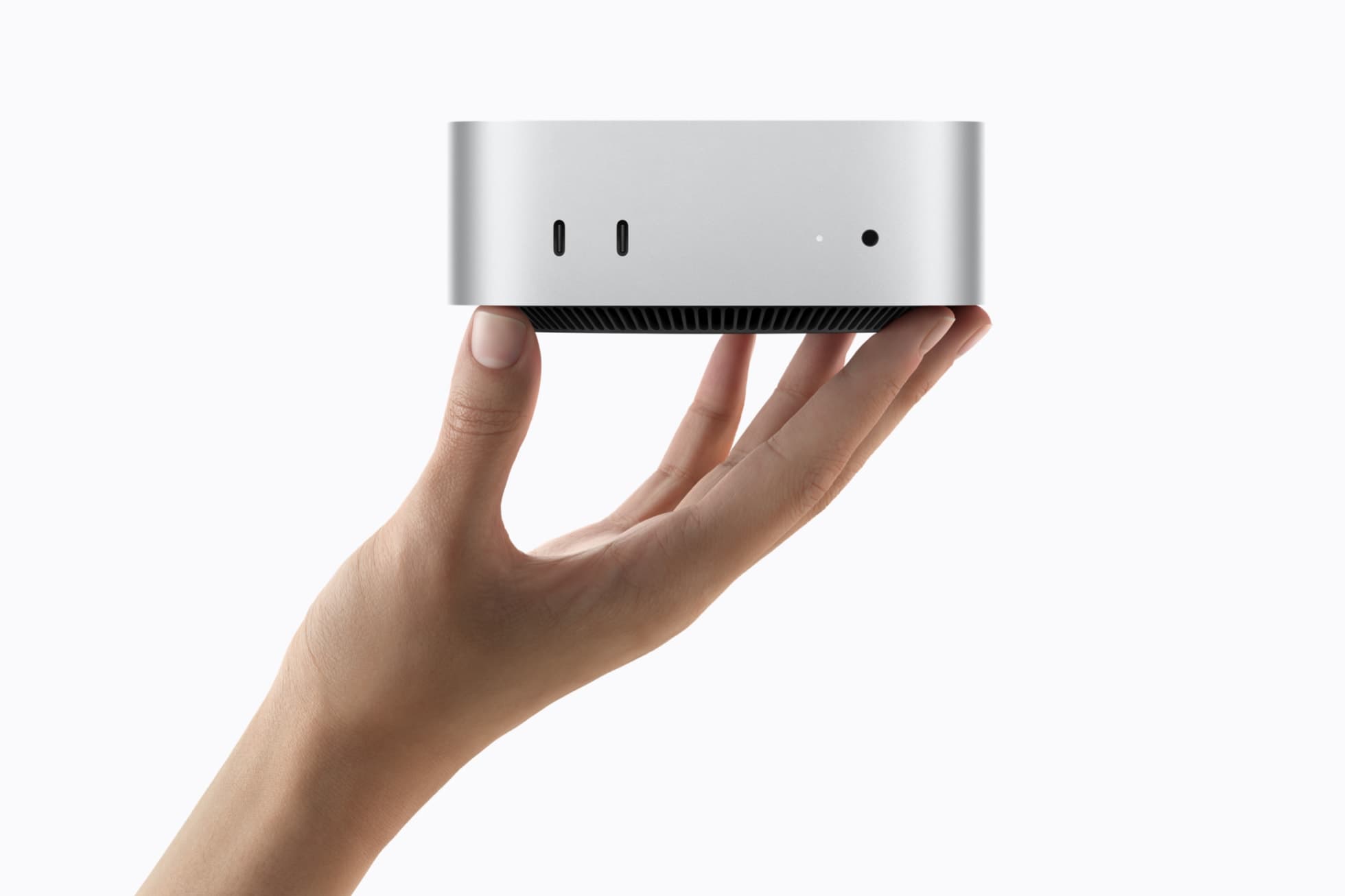 Mac mini prateado visto de cima, com o logotipo da Apple no centro da tampa de alumínio