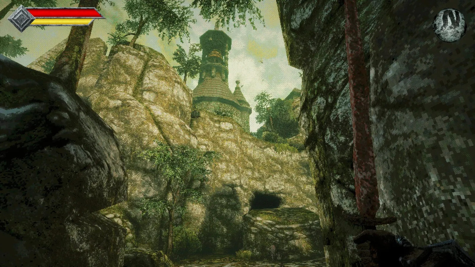 Cena de Queen's Domain em primeira pessoa, com espada à direita, caminho de pedra e torre coberta de vegetação ao fundo
